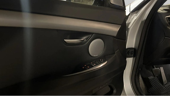 BMW 550i 12 of 12