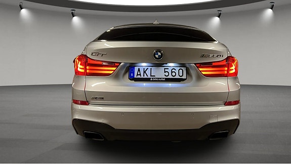BMW 550i 4 of 12
