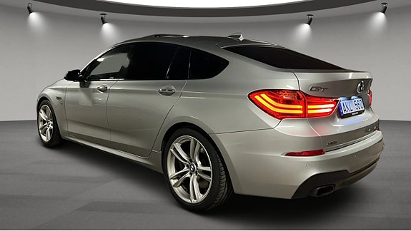 BMW 550i 3 of 12