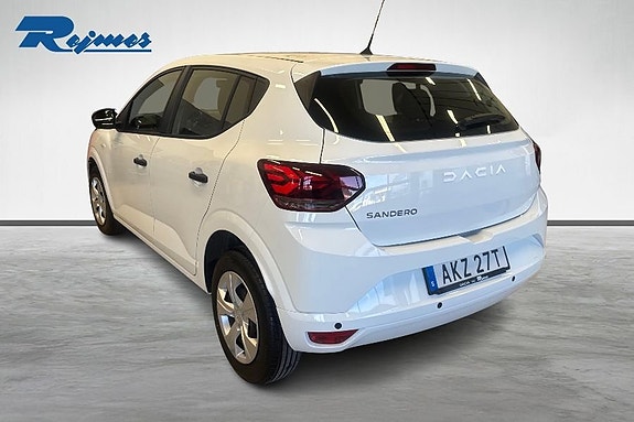 Dacia Sandero 4 of 17