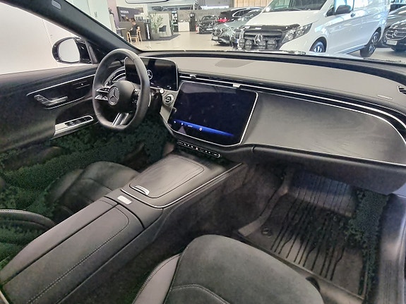 Mercedes-Benz E300 de 8 of 13