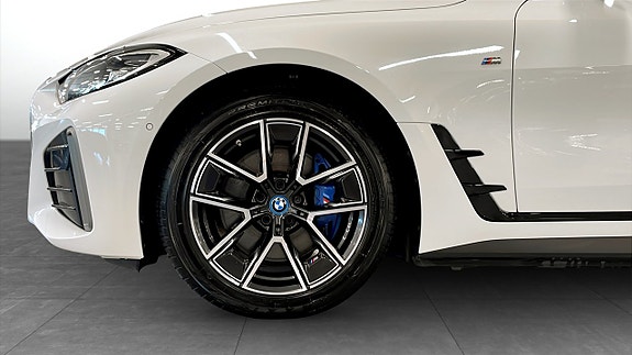 BMW i4 9 of 9