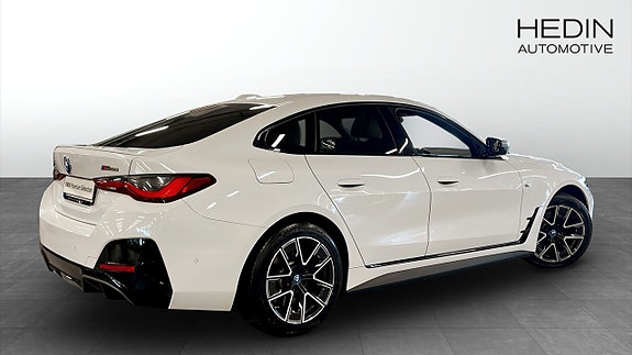 BMW i4 2 of 9