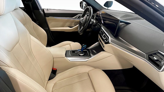 BMW i4 3 of 9