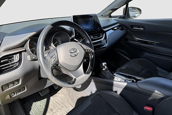 Toyota C-HR 8 of 17