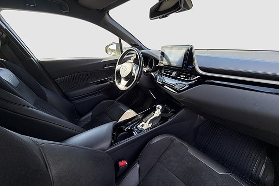 Toyota C-HR 7 of 17