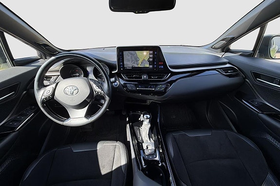 Toyota C-HR 10 of 17