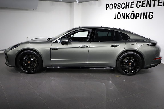 Porsche Panamera 4 2 of 22