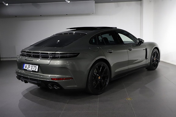 Porsche Panamera 4 8 of 22