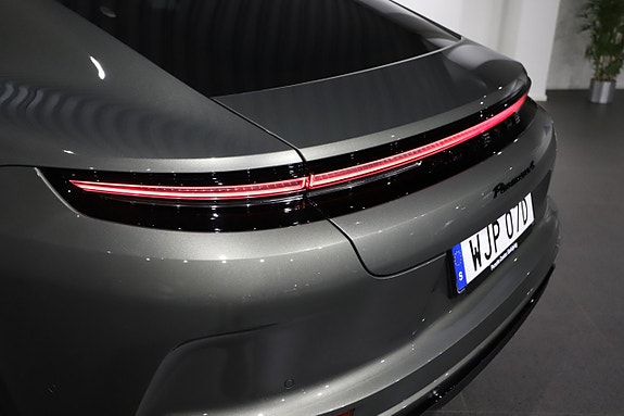 Porsche Panamera 4 6 of 22