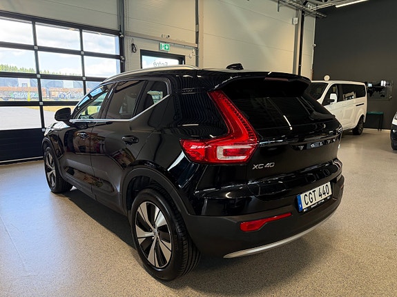 Volvo XC40 4 of 22