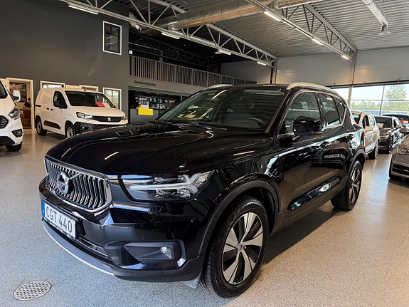 Volvo XC40 7 of 22