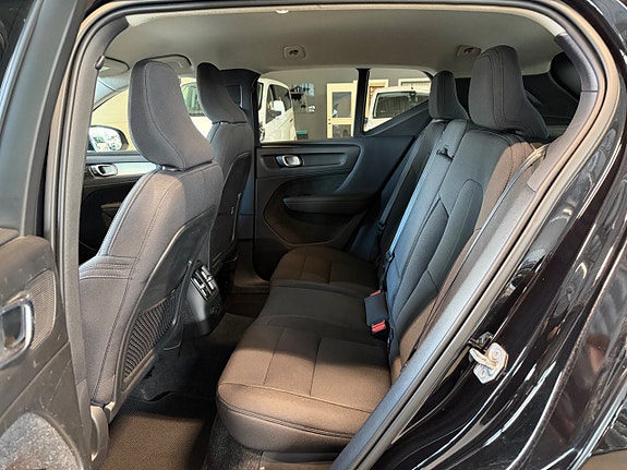 Volvo XC40 6 of 22