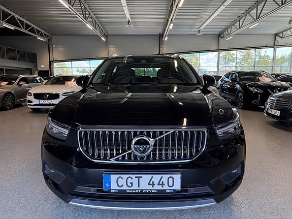 Volvo XC40 3 of 22