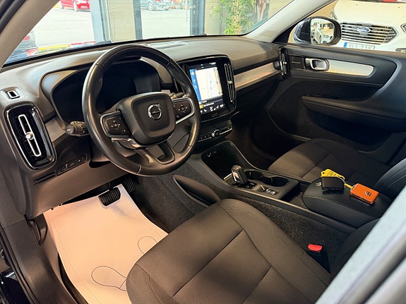 Volvo XC40 17 of 22