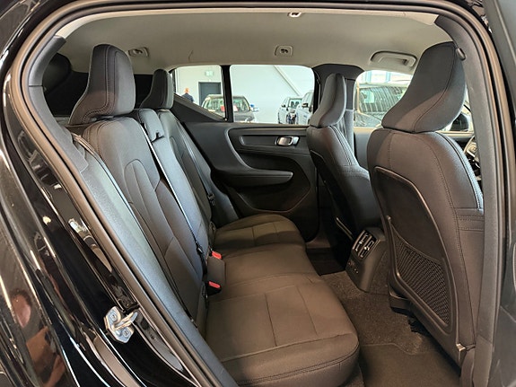 Volvo XC40 14 of 22