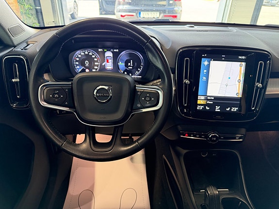 Volvo XC40 12 of 22