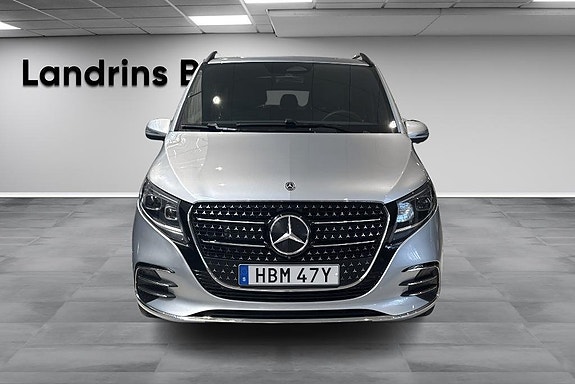 Mercedes-Benz V300 2 of 14