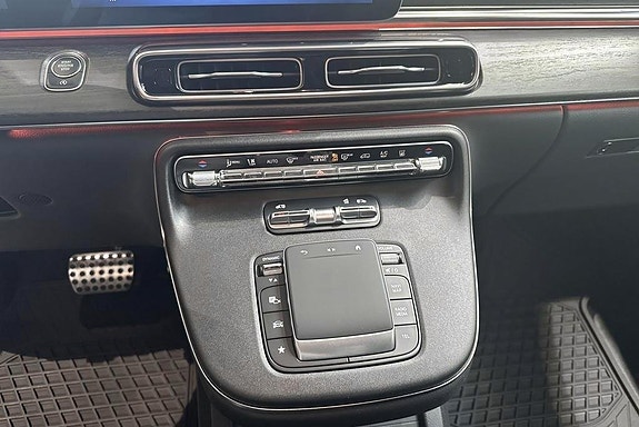 Mercedes-Benz V300 12 of 14