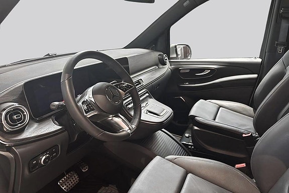 Mercedes-Benz V300 8 of 14