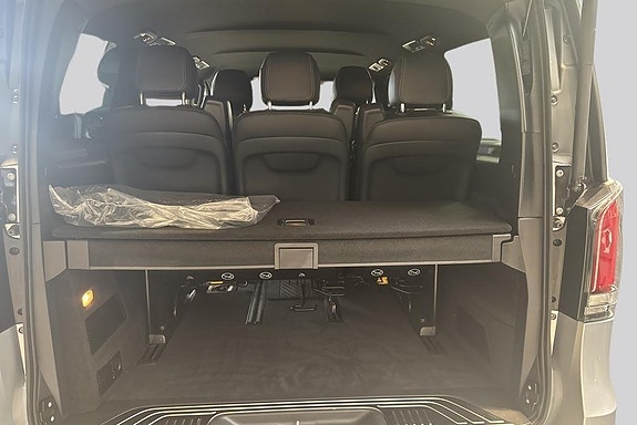 Mercedes-Benz V300 14 of 14