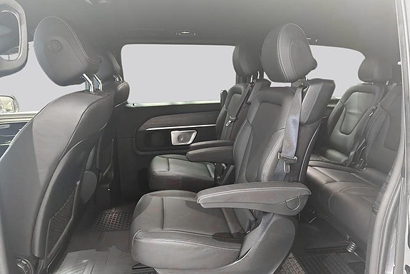 Mercedes-Benz V300 9 of 14