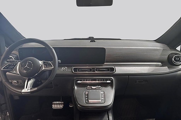 Mercedes-Benz V300 7 of 14