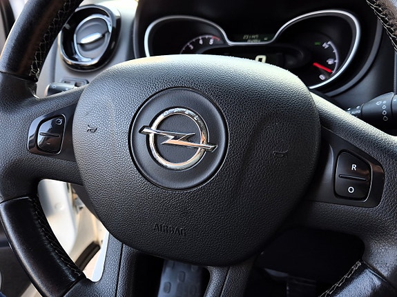 Opel Vivaro 18 of 24
