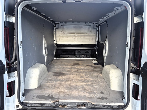 Opel Vivaro 9 of 24