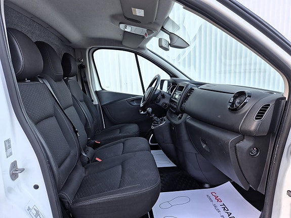 Opel Vivaro 22 of 24