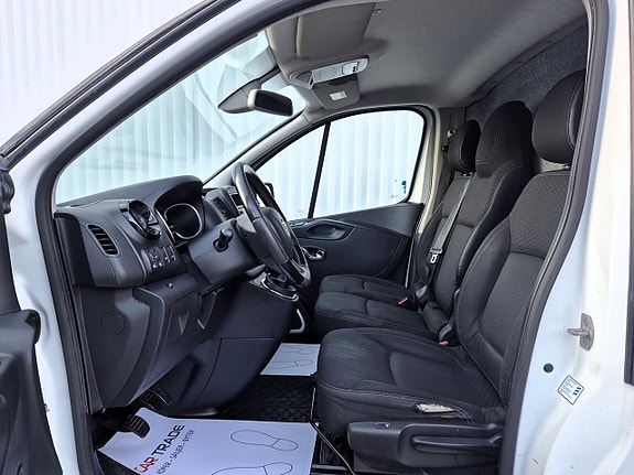 Opel Vivaro 12 of 24