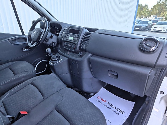 Opel Vivaro 21 of 24