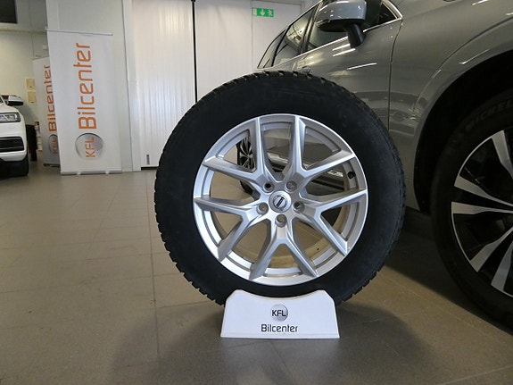 Volvo XC60 2 of 24