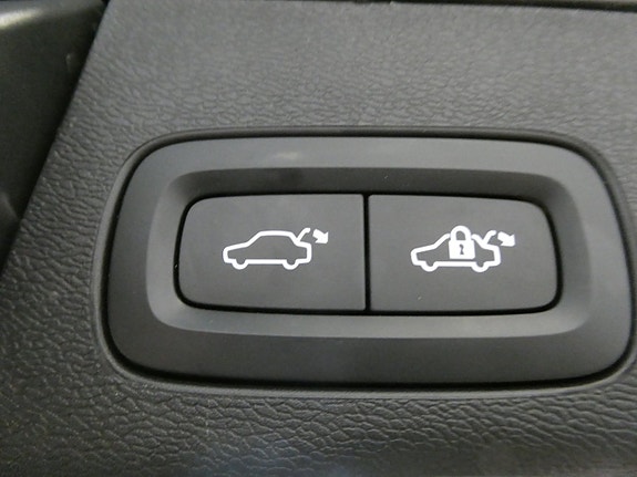 Volvo XC60 11 of 24