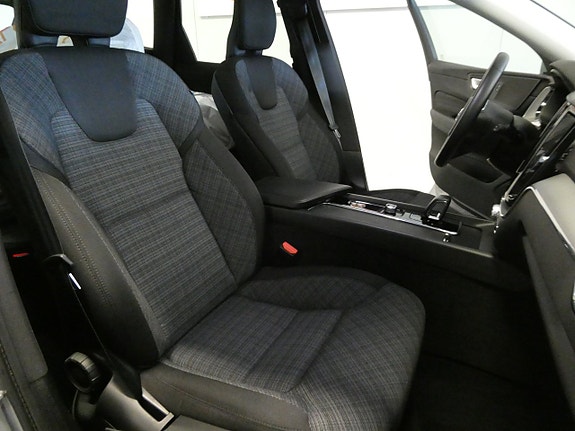 Volvo XC60 17 of 24