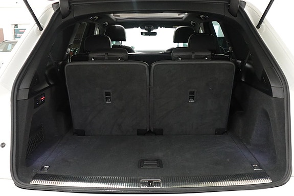 Audi Q7 30 of 30