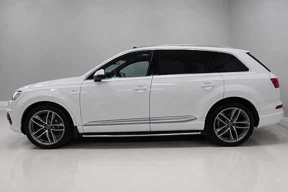 Audi Q7 2 of 30