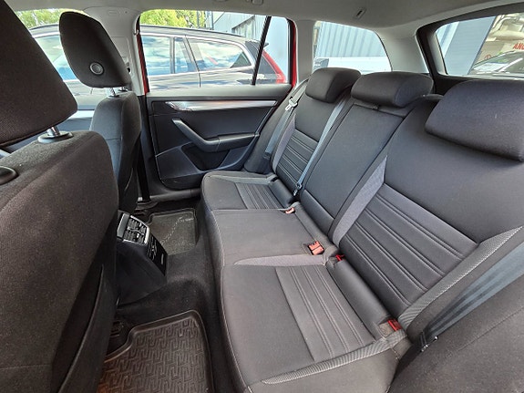 Skoda Octavia 11 of 18
