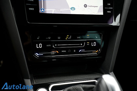 Volkswagen Passat Alltrack 25 of 30