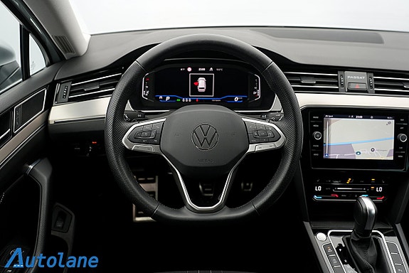 Volkswagen Passat Alltrack 19 of 30