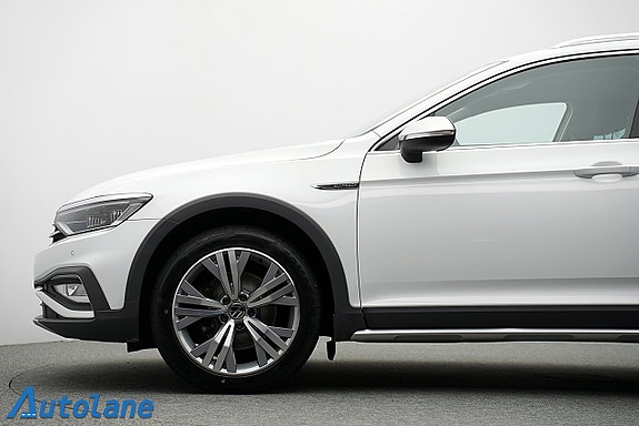 Volkswagen Passat Alltrack 13 of 30