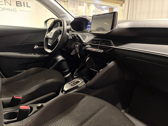 Peugeot 208 10 of 15