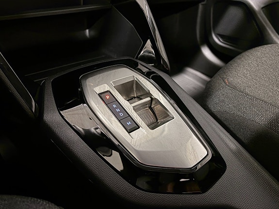 Peugeot 208 11 of 15