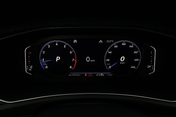 Volkswagen T-Roc 12 of 19