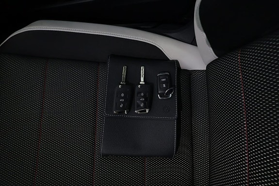 Volkswagen T-Roc 17 of 19
