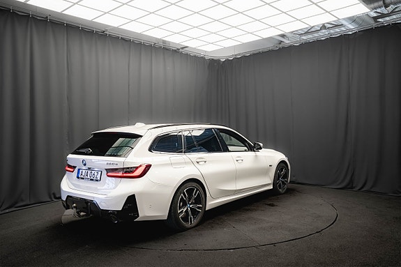 BMW 330e 7 of 28