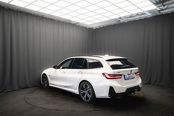 BMW 330e 9 of 28