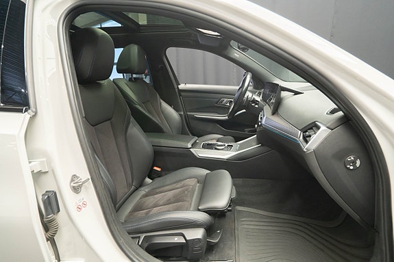 BMW 330e 19 of 28