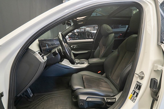 BMW 330e 18 of 28