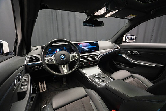 BMW 330e 11 of 28